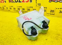 Бачок стеклоомывателя TOYOTA ISIS 2011/Цвет 1F7 8531568010 ZGM15W 2ZRFAE, передний