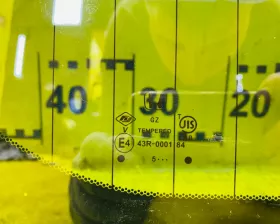 Стекло двери багажника Honda