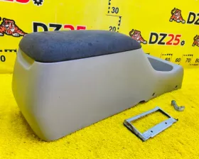 Бардачок между сиденьями Toyota