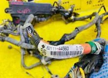 Коса под капот TOYOTA NADIA 1999/Цвет 1C0 8211144560 SXN10 3SFE, передняя