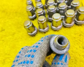 Гайка на колесо Toyota