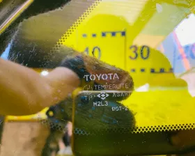 Стекло собачника Toyota