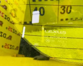 Стекло двери багажника Toyota