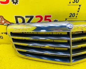Решетка радиатора Mercedes-Benz