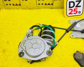 Доводчик двери Toyota