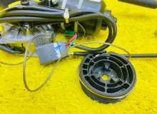 Доводчик двери TOYOTA ISIS 2013 8500544011 ZGM15W 2ZRFAE, задний правый