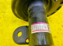 СТОЙКА ПАРА ЛЕВАЯ И ПРАВАЯ LEXUS CT200H 2011 4851079105 ZWA10 2ZRFXE, передняя