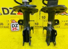 СТОЙКА ПАРА ЛЕВАЯ И ПРАВАЯ LEXUS CT200H 2011 4851079105 ZWA10 2ZRFXE, передняя