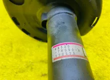 СТОЙКА ПАРА ЛЕВАЯ И ПРАВАЯ LEXUS CT200H 2011 4851079105 ZWA10 2ZRFXE, передняя
