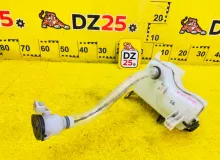 Бачок стеклоомывателя TOYOTA NOAH 2014 8531528340 ZWR80G 2ZRFXE, передний