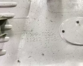 Пластиковая крышка на двс Toyota