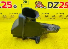 Корпус воздушного фильтра TOYOTA NOAH 2014 1775037080 ZWR80G 2ZRFXE, передний