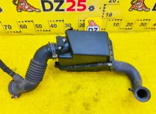Корпус воздушного фильтра TOYOTA ISIS 2011 1770037270 ZGM15W 2ZRFAE, передний
