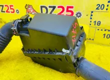 Корпус воздушного фильтра TOYOTA ISIS 2011 1770037270 ZGM15W 2ZRFAE, передний