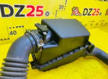 Корпус воздушного фильтра TOYOTA ISIS 2011 1770037270 ZGM15W 2ZRFAE, передний