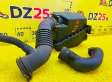 Корпус воздушного фильтра TOYOTA ISIS 2011 1770037270 ZGM15W 2ZRFAE, передний