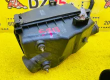 Корпус воздушного фильтра TOYOTA ISIS 2011 1770037270 ZGM15W 2ZRFAE, передний