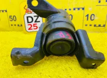 Подушка двигателя TOYOTA ISIS 2011 1230537230 ZGM15W 2ZRFAE, передняя правая