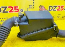 Корпус воздушного фильтра TOYOTA ISIS 2011 1770037270 ZGM15W 2ZRFAE, передний