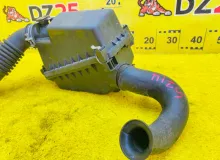 Корпус воздушного фильтра TOYOTA ISIS 2011 1770037270 ZGM15W 2ZRFAE, передний