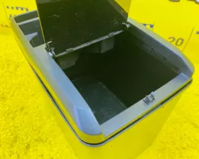Бардачок между сиденьями Mitsubishi
