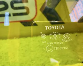 Стекло собачника Toyota