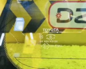 Стекло собачника Toyota