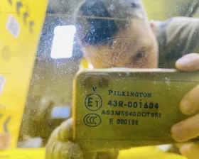 Стекло двери багажника Land Rover