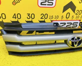 Решетка радиатора Toyota