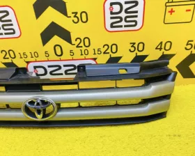 Решетка радиатора Toyota