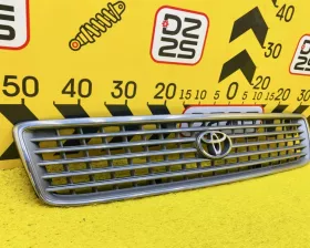 Решетка радиатора Toyota