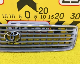 Решетка радиатора Toyota