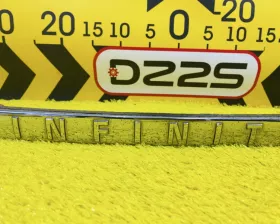 Накладка на дверь багажника Nissan