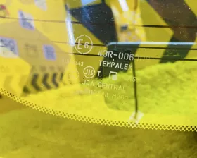 Стекло двери багажника Nissan