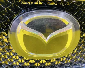 Решетка радиатора Mazda