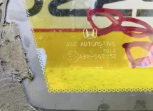 Стекло собачника HONDA FIT 2020/Цвет NH883P 73500TZAJ01 GR1 L13B, заднее правое