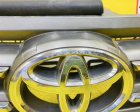 Решетка радиатора Toyota