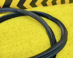 Уплотнительная резинка багажника Toyota
