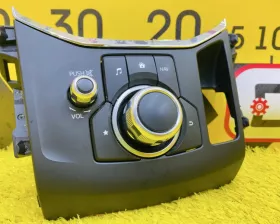 Блок управления магнитолой Mazda