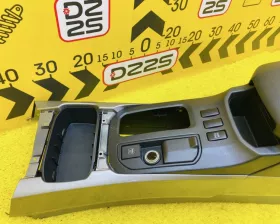 Бардачок между сиденьями Toyota