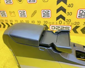 Бардачок между сиденьями Toyota