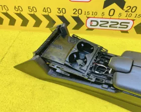 Бардачок между сиденьями Mercedes-Benz