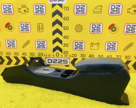 Бардачок между сиденьями Subaru