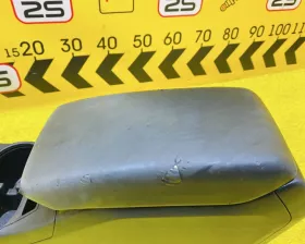 Бардачок между сиденьями Subaru