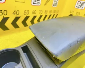 Бардачок между сиденьями Subaru