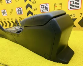 Бардачок между сиденьями Subaru