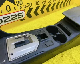 Бардачок между сиденьями Subaru