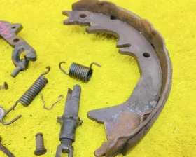 Механизм стояночного тормоза Toyota