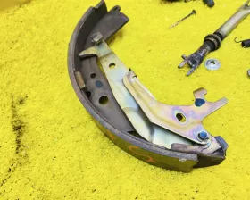 Механизм стояночного тормоза Toyota