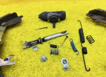 Механизм стояночного тормоза TOYOTA HIACE 1997 4704435150 KZH106W 1KZTE, задний левый